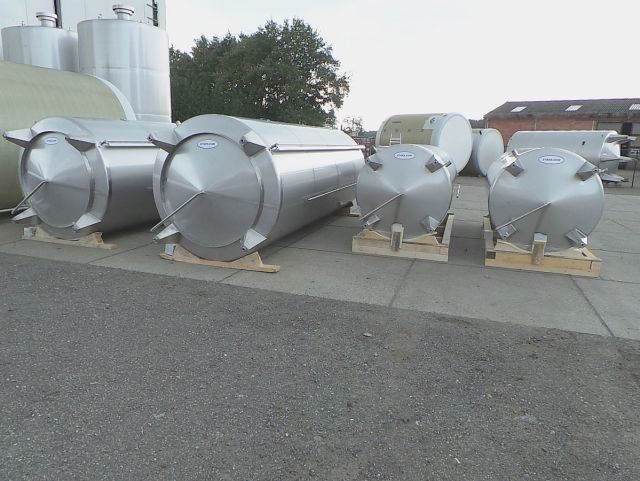 2 x 5.2m³ & 2 x 13.6m³ AISI304 cuves inoxydable pour l'industrie des médicament pour animaux;