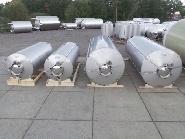 2 x 5.2m³ & 2 x 13.6m³ AISI304 cuves inoxydable pour l'industrie des médicament pour animaux;