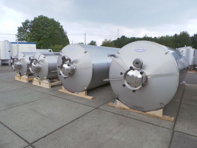 2 x 5.2m³ & 2 x 13.6m³ AISI304 cuves inoxydable pour l'industrie des médicament pour animaux;
