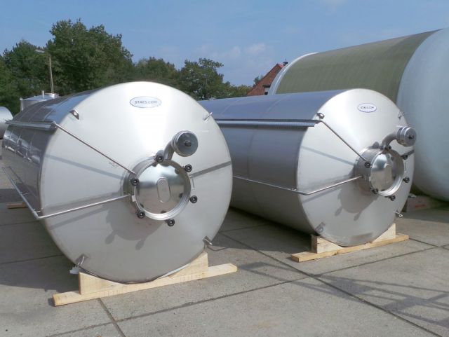 2 x 5.2m³ & 2 x 13.6m³ AISI304 cuves inoxydable pour l'industrie des médicament pour animaux;