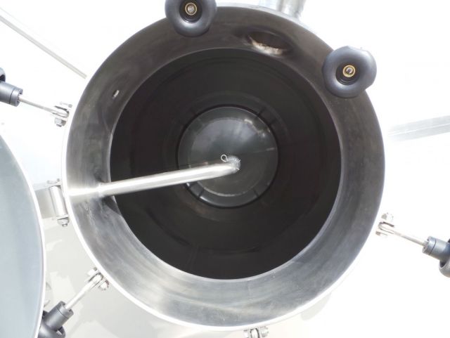 2 x 5.2m³ & 2 x 13.6m³ AISI304 cuves inoxydable pour l'industrie des médicament pour animaux;