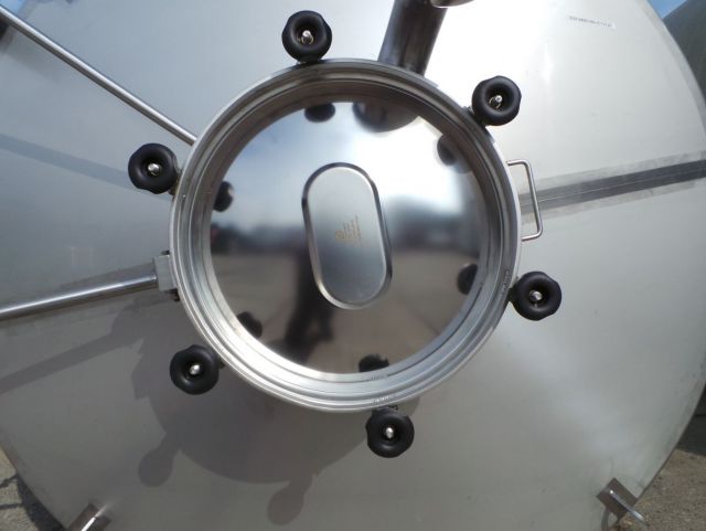 2 x 5.2m³ & 2 x 13.6m³ AISI304 cuves inoxydable pour l'industrie des médicament pour animaux;