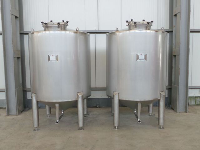 2 x 3m³ AISI304; RVS inox druktanks voor 0.3 bar