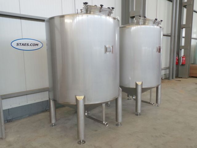 2 x 3m³ AISI304; RVS inox druktanks voor 0.3 bar