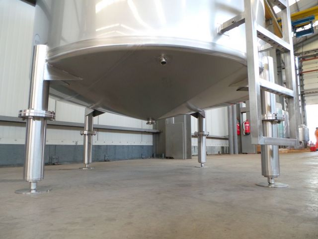 1 x 6m³ AISI316; Edelstahl Behälter auf Fussen