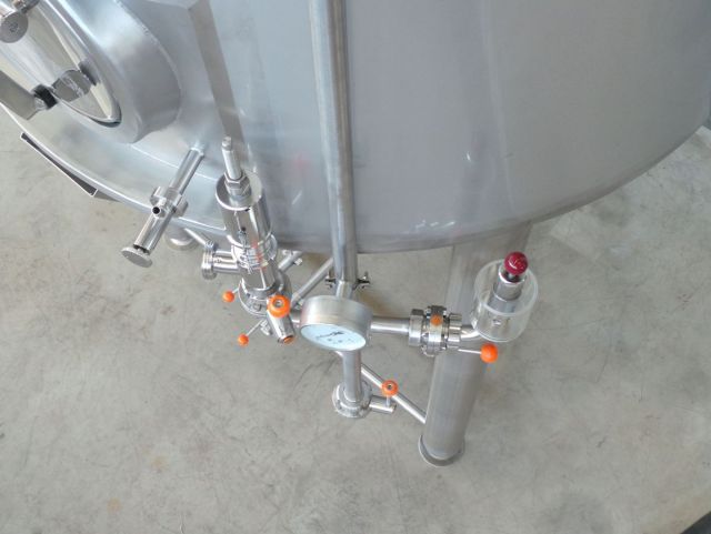 2 x 2.5m³ & 2 x 5.2m³ AISI304; CCT beer fermenters; PED CE TüV; 10% Rx