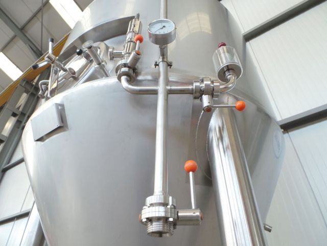 2 x 2.5m³ & 2 x 5.2m³ AISI304; CCT beer fermenters; PED CE TüV; 10% Rx