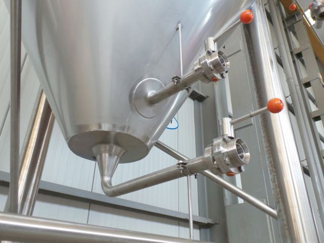 2 x 2.5m³ & 2 x 5.2m³ AISI304; CCT beer fermenters; PED CE TüV; 10% Rx