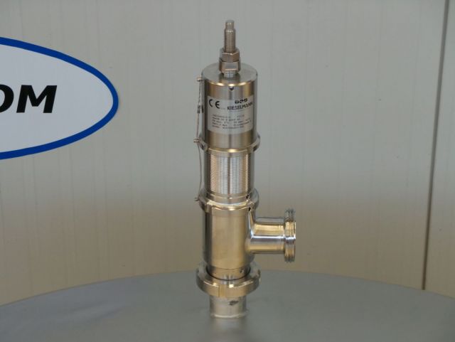 1 x 3.6m³ AISI304 stainless-steel storage tank & 1 x 3m³ AISI304 BBT pressure tank; PED CE TüV; 10% Rx