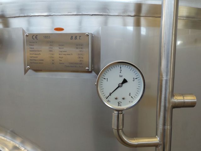 1 x 3.6m³ AISI304 stainless-steel storage tank & 1 x 3m³ AISI304 BBT pressure tank; PED CE TüV; 10% Rx