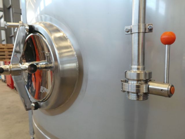 1 x 3.6m³ AISI304 stainless-steel storage tank & 1 x 3m³ AISI304 BBT pressure tank; PED CE TüV; 10% Rx