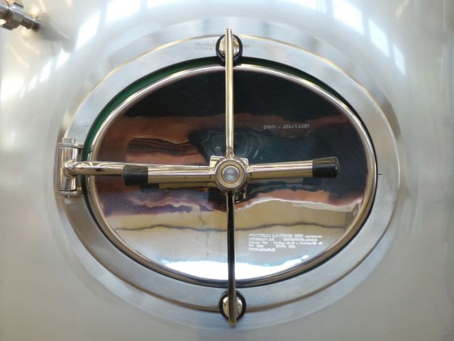 1 x 3.6m³ AISI304 stainless-steel storage tank & 1 x 3m³ AISI304 BBT pressure tank; PED CE TüV; 10% Rx