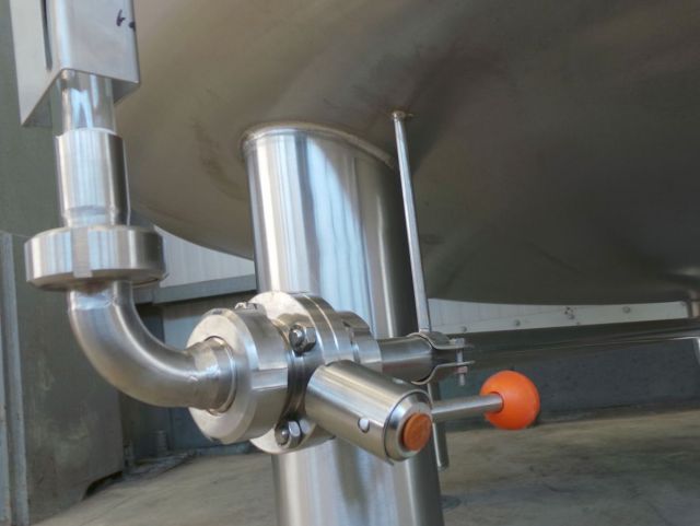 1 x 3.6m³ AISI304 stainless-steel storage tank & 1 x 3m³ AISI304 BBT pressure tank; PED CE TüV; 10% Rx