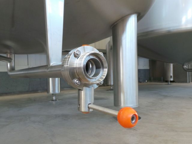 1 x 3.6m³ AISI304 stainless-steel storage tank & 1 x 3m³ AISI304 BBT pressure tank; PED CE TüV; 10% Rx