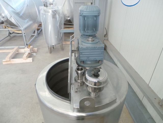 1 x 290L AISI304 roestvrijstalen mengtank; warmtewisselaar; isolatie