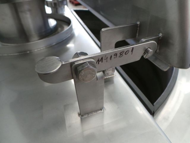 1 x 290L AISI304 roestvrijstalen mengtank; warmtewisselaar; isolatie