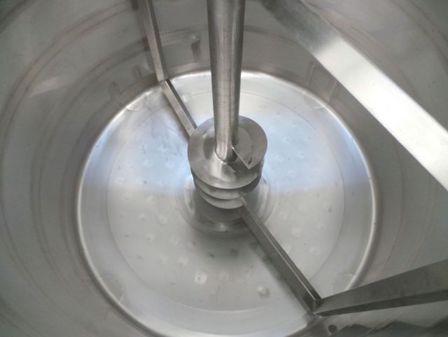 1 x 520L AISI304 cuve agité pour le chocolat; échangeur thermique; isolation; trémie