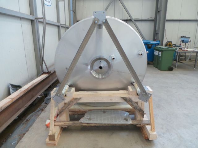 1 x 3.3m³ AISI304 Edelstahl Behälter; Wärmetauscher; Isolierung