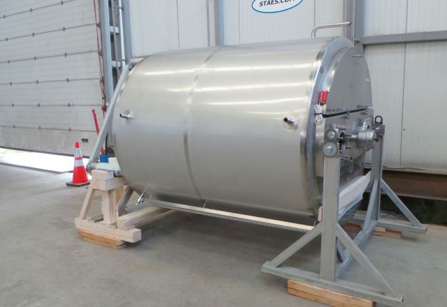 1 x 3.3m³ AISI304 Edelstahl Behälter; Wärmetauscher; Isolierung