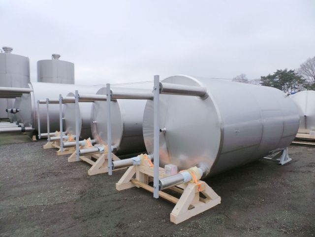 5 x 10.8m³ AISI316L; 5 x 7.7m³ AISI316L geïsoleerde RVS inox opslagtanks; verticaal op poten