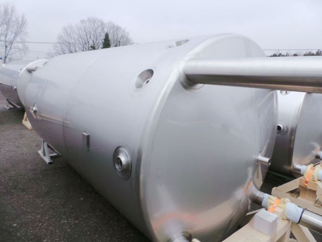 5 x 10.8m³ AISI316L; 5 x 7.7m³ AISI316L geïsoleerde RVS inox opslagtanks; verticaal op poten
