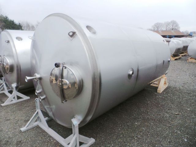 5 x 10.8m³ AISI316L; 5 x 7.7m³ AISI316L geïsoleerde RVS inox opslagtanks; verticaal op poten