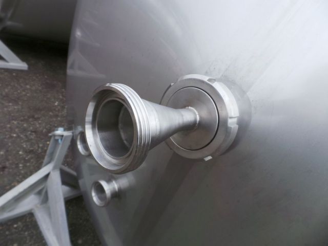 5 x 10.8m³ AISI316L; 5 x 7.7m³ AISI316L geïsoleerde RVS inox opslagtanks; verticaal op poten
