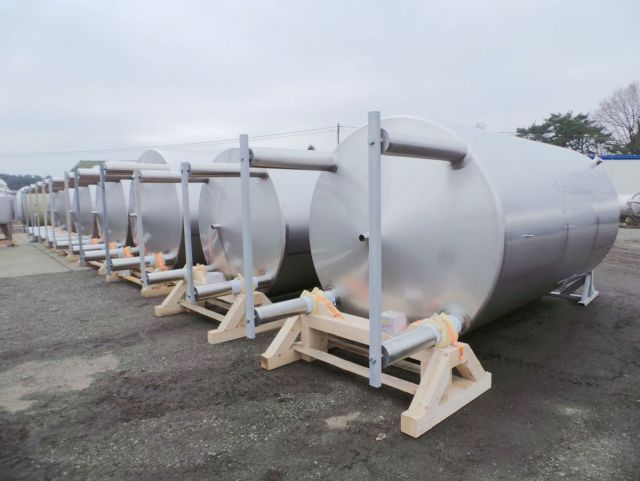 5 x 10.8m³ AISI316L; 5 x 7.7m³ AISI316L geïsoleerde RVS inox opslagtanks; verticaal op poten