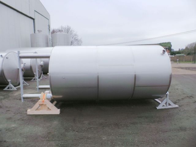 5 x 10.8m³ AISI316L; 5 x 7.7m³ AISI316L geïsoleerde RVS inox opslagtanks; verticaal op poten
