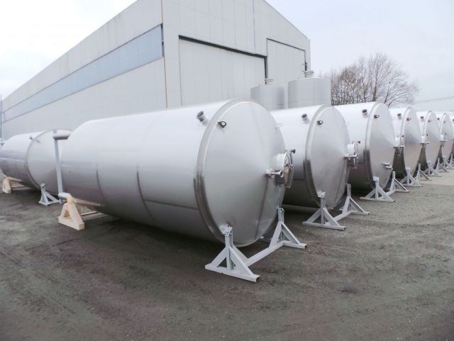 5 x 10.8m³ AISI316L; 5 x 7.7m³ AISI316L geïsoleerde RVS inox opslagtanks; verticaal op poten