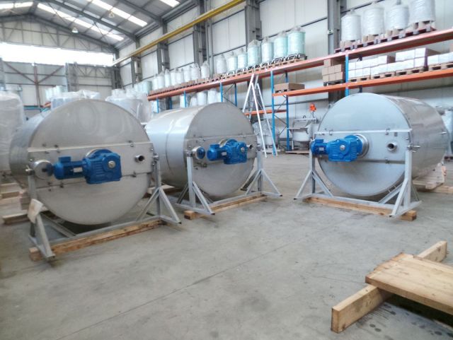 4 x 2.500L AISI316 mixing tank; gate agitator with scrapers; heat exchanger; insulation