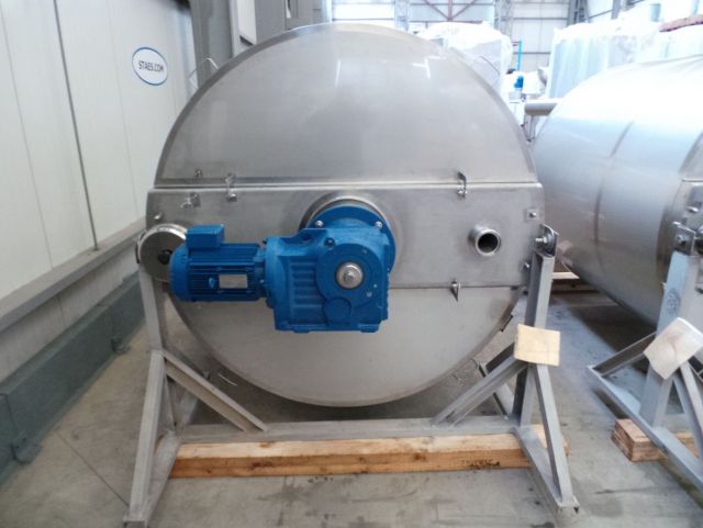 4 x 2.500L AISI316 mixing tank; gate agitator with scrapers; heat exchanger; insulation