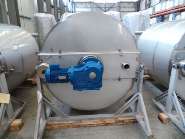 4 x 2.500L AISI316 mixing tank; gate agitator with scrapers; heat exchanger; insulation