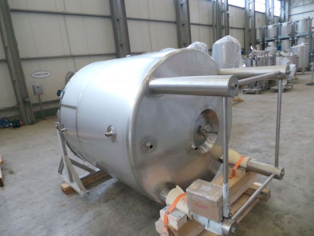 4 x 2.500L AISI316 mixing tank; gate agitator with scrapers; heat exchanger; insulation