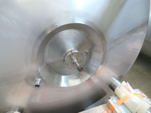 4 x 2.500L AISI316 mixing tank; gate agitator with scrapers; heat exchanger; insulation