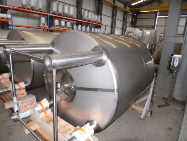 4 x 2.500L AISI316 mixing tank; gate agitator with scrapers; heat exchanger; insulation