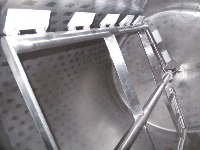 4 x 2.500L AISI316 mixing tank; gate agitator with scrapers; heat exchanger; insulation