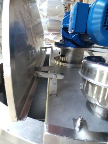 4 x 2.500L AISI316 mixing tank; gate agitator with scrapers; heat exchanger; insulation