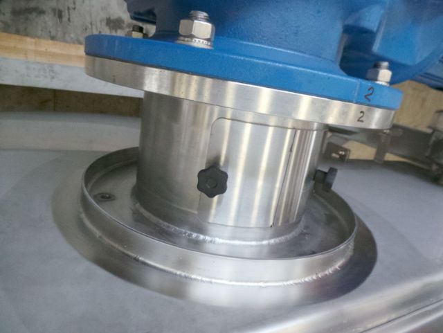 4 x 2.500L AISI316 mixing tank; gate agitator with scrapers; heat exchanger; insulation