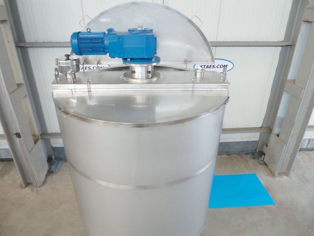 4 x 2.500L AISI316 mixing tank; gate agitator with scrapers; heat exchanger; insulation