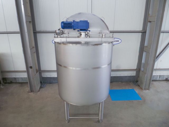 4 x 2.500L AISI316 mixing tank; gate agitator with scrapers; heat exchanger; insulation