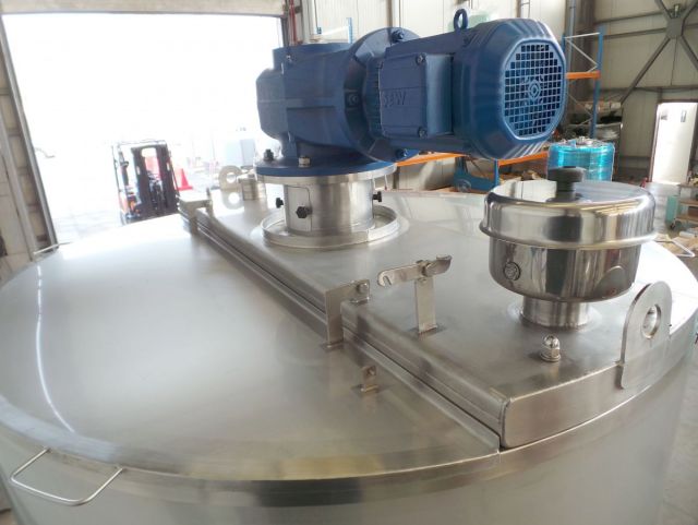 4 x 2.500L AISI316 mixing tank; gate agitator with scrapers; heat exchanger; insulation