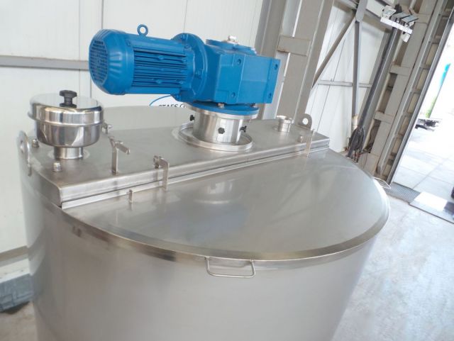 4 x 2.500L AISI316 mixing tank; gate agitator with scrapers; heat exchanger; insulation