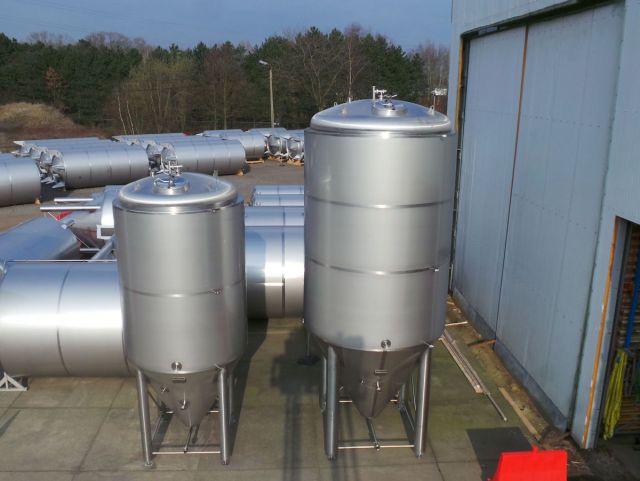 4 x 16,5m³ AISI304 & 2 x 8,7m³; CCT bier fermentatie tanks; PED CE TüV; 10% Rx