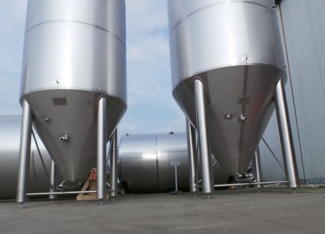 4 x 16,5m³ AISI304 & 2 x 8,7m³; CCT bier fermentatie tanks; PED CE TüV; 10% Rx