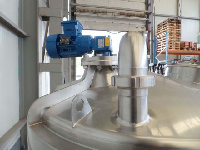 1 x 1.500L AISI304 stainless-steel mixing tank; slow speed agitator; insulation