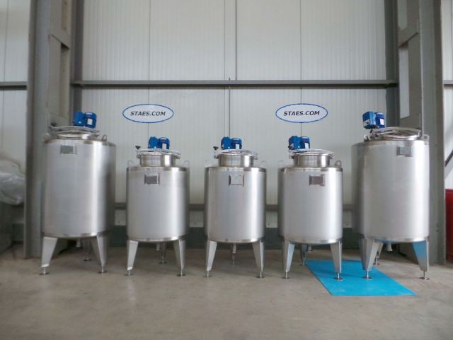 3 x 300L & 2 x 500L AISI304; Edelstahl Mischtanks mit Frequenzsteuerung; Einwandig; stehend
