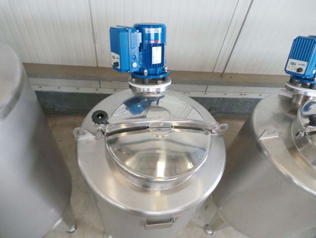 3 x 300L & 2 x 500L AISI304; Edelstahl Mischtanks mit Frequenzsteuerung; Einwandig; stehend