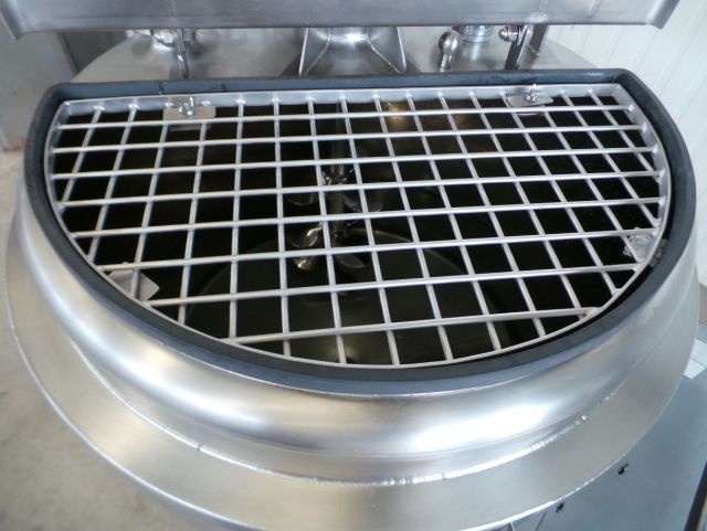 1 x 200L AISI316 mixing tank; heat exchanger; insulation