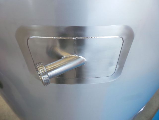 1 x 1.8m³ bier kookketel; brouwketel; geisoleerd met schouw voor gasdampen